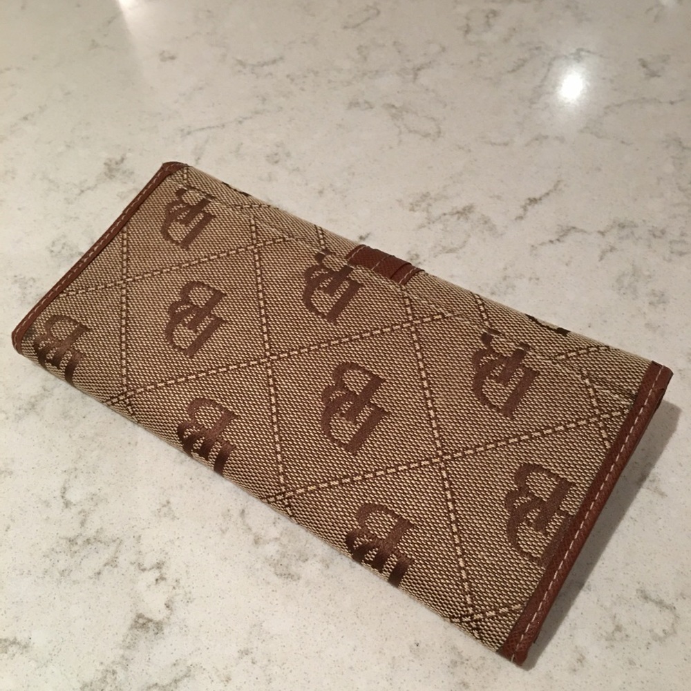 Dooney & Bourke wallet - Picture 3 of 3